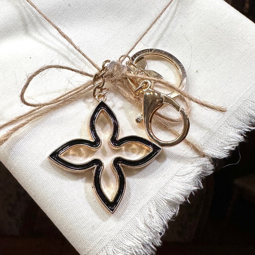 Unbranded keychain or purse charm. Gold and black. NEW.